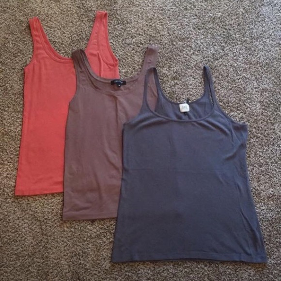 Tops - ⬇️ PRICE DROP Tank top bundle size medium to large